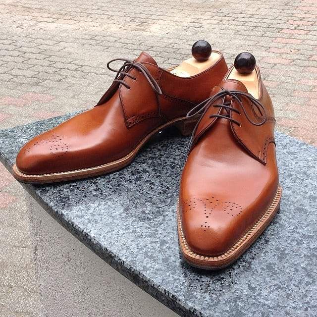 Brown classic men's haute couture carved derby shoes