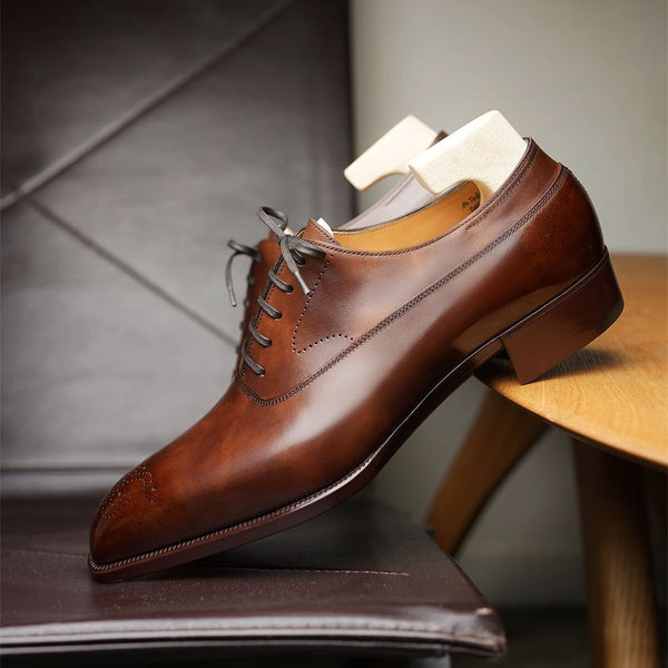 Tan brogue style lace-up fashion oxford shoes