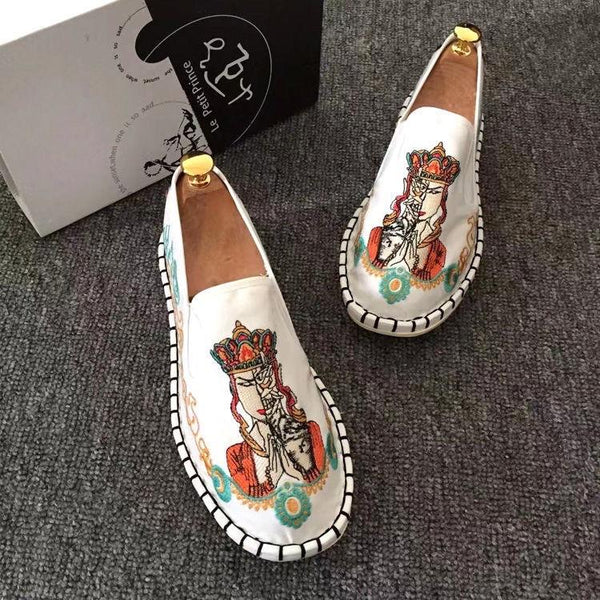 Embroidered Chinese style fashionable canvas shoes