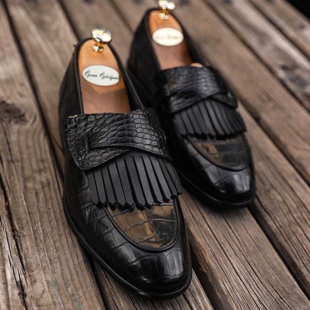 Pure black tassel classic back buckle men's classic leather shoes