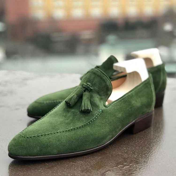 Men's green high-class tasseled loafers