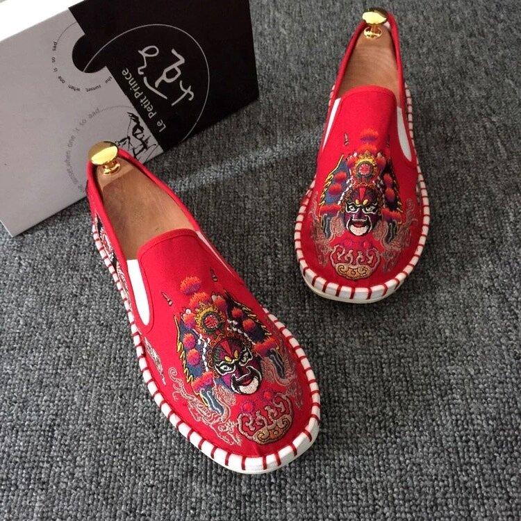 Embroidered Chinese style fashionable canvas shoes