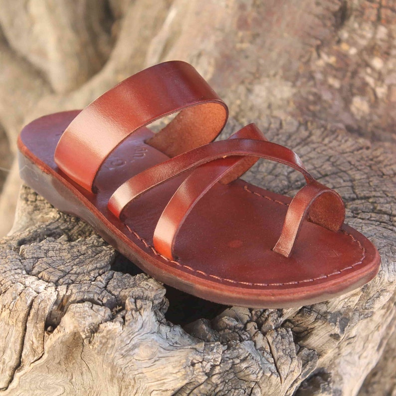 Toe Ring Brown Rome Style Sandals